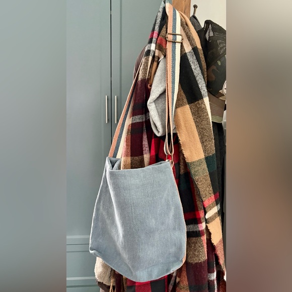 NEW!! Sarah Baeumler Denim-Look Crossbody from the Quinn Collection - 100% Linen - Picture 12 of 12